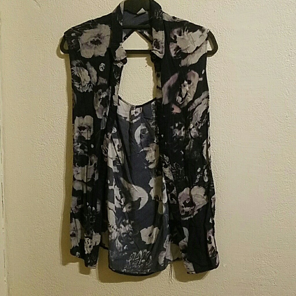 H&M Blouse with fun pattern and open back